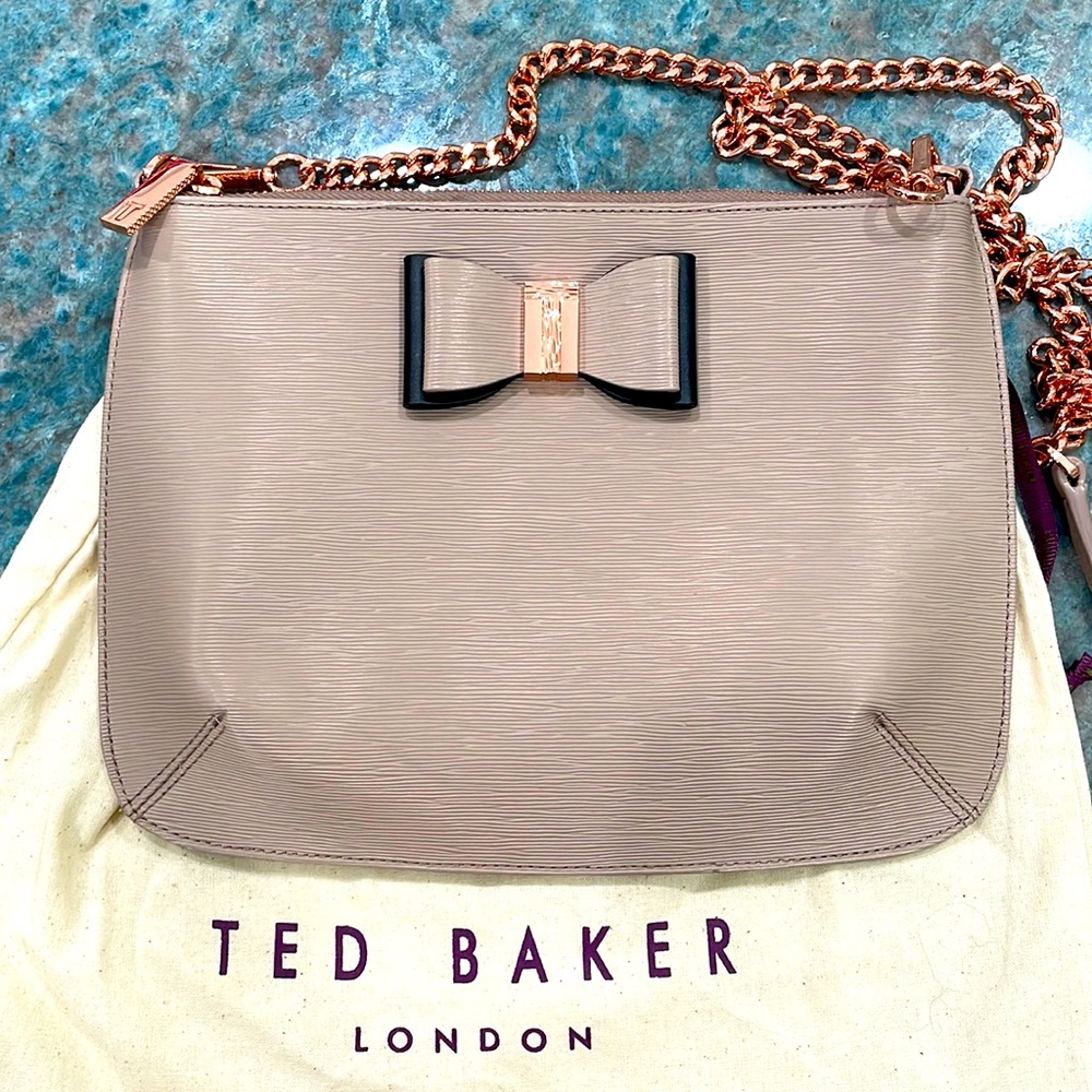 Beautiful Ted Baker Leather Purse with rose gold chain used one time!